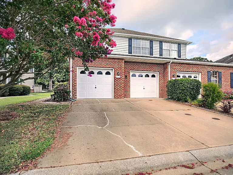 417 Belmont Cir — Photo 1