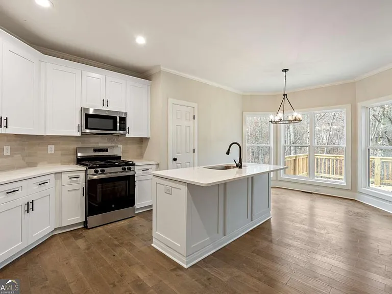 370 Ansley Dr — Photo 23