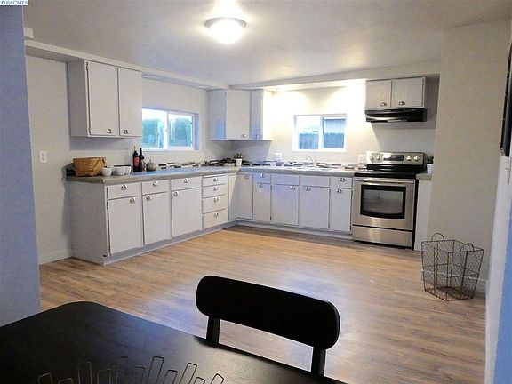 4th image of 1107 W Entiat Ave