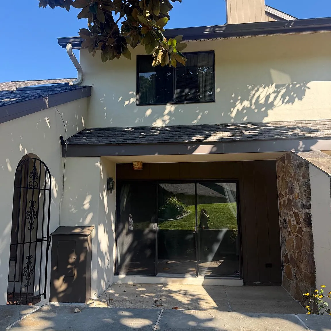 3 bed, 3.0 bath, 2093 sqft, $3,200 — Photo 1