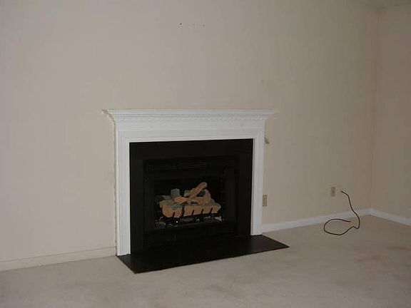 Gas_s log fireplace