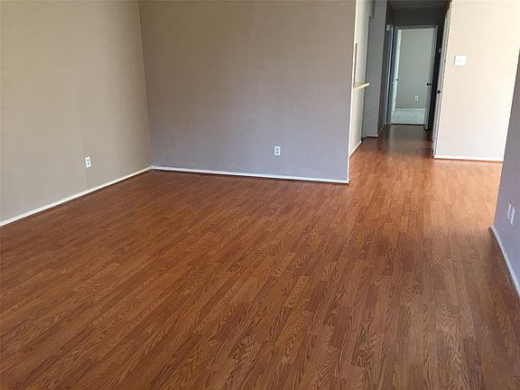 4th image of 10328 Sommerville Ave