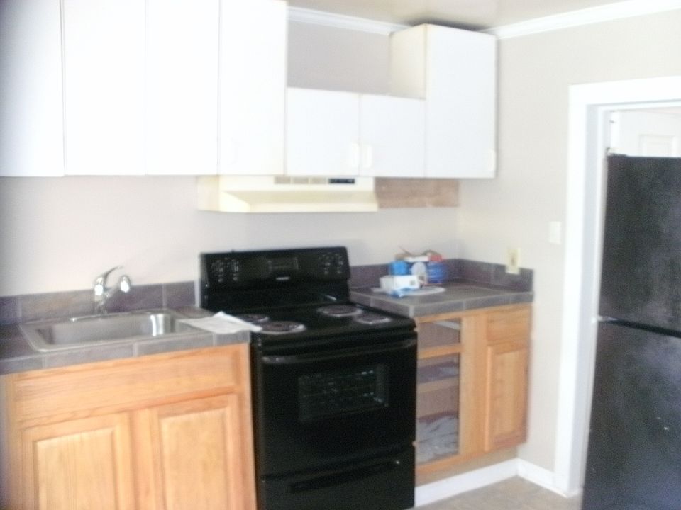 2nd image of 1120 Lancaster St