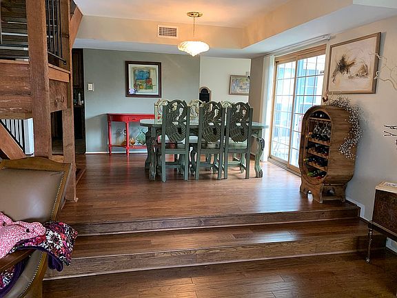 3rd image of 202 Canyon Point Cir