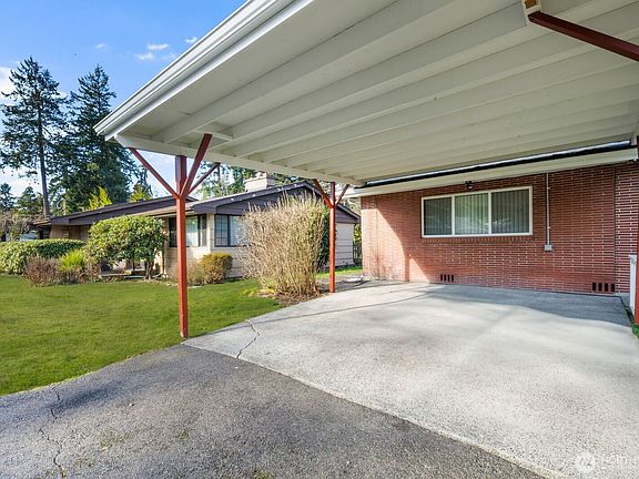 3rd image of 8415 Mt Tacoma Drive SW