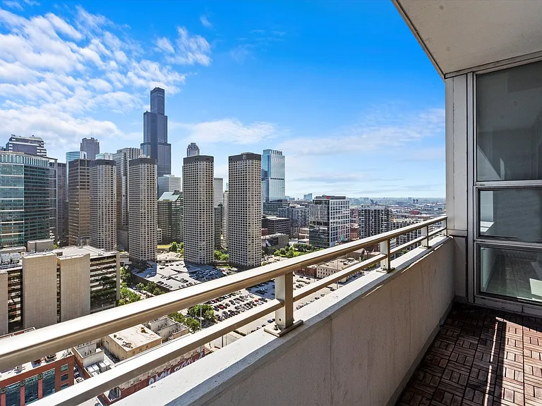 737 W Washington Blvd #2804 — Photo 5