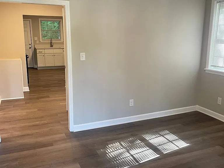 290 Hialeah Ct — Photo 5