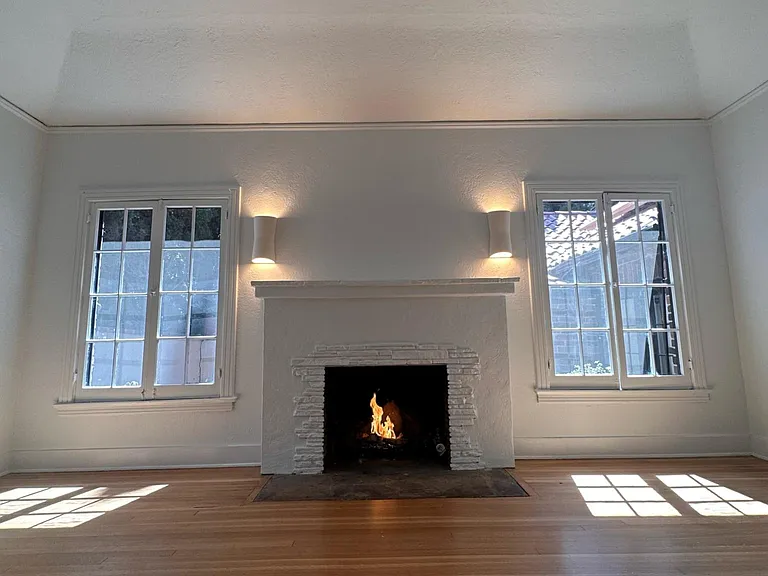 2074 Paramount Dr — Photo 11