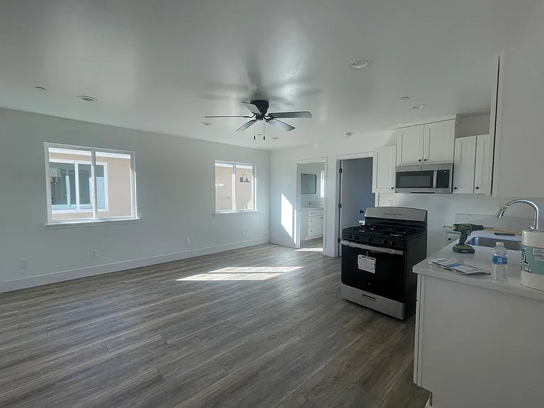718 Cornwall Ave #A-B — Photo 3