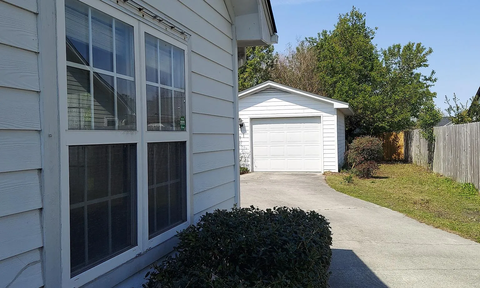 3 bed, 1599 sqft, $2,320 — Photo 4