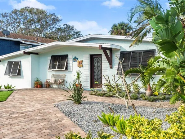 624 S Pine St, New Smyrna Beach, FL 32169