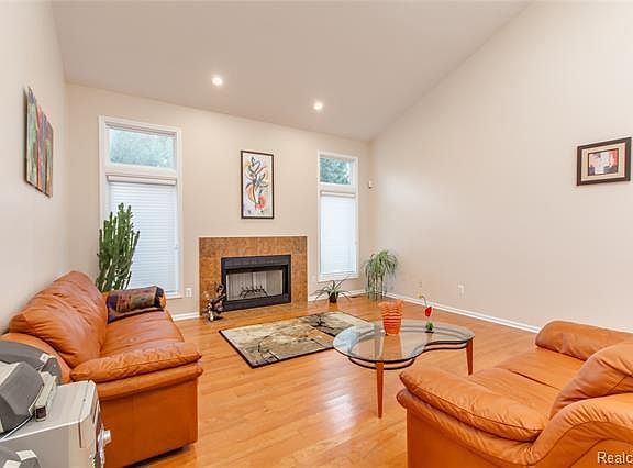 5th image of 2225 White Pine Dr