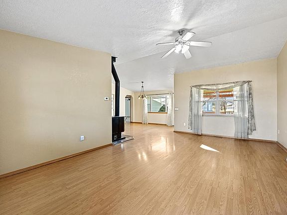 3rd image of 723 Rising Sun Ln