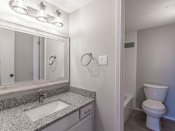 5th image of 2312 Balsam Dr APT A208