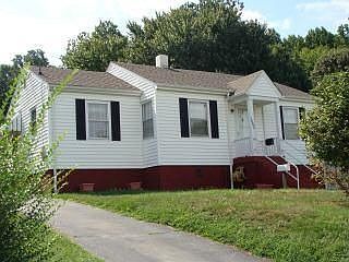 1st image of 1002 Lindsay St