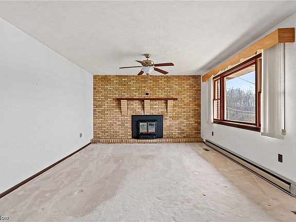 3rd image of 15926 Maple Dr