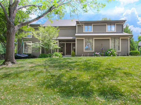 3305 W 121st Ter, Leawood, KS 66209