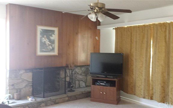 Living room, fireplace, access to the backyard