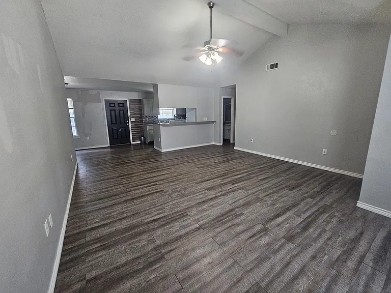 409 E Kerr Ave — Photo 8