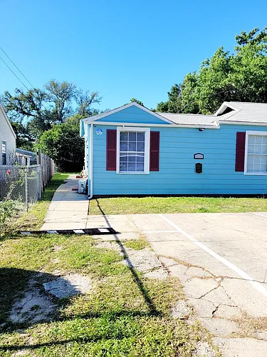 3903 W Gadsden St Photo 1