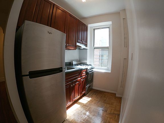 4th image of 62-82 Saunders St #I