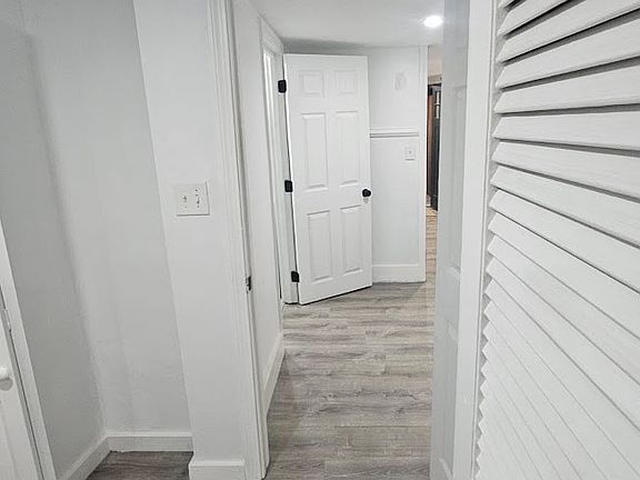 5th image of 28 Bay St #Basement