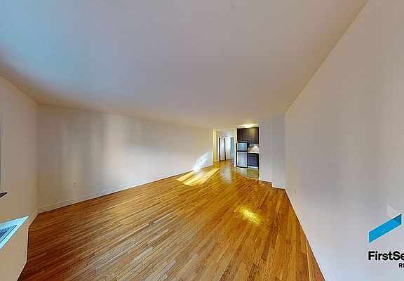 3rd image of 50 Prince St APT 5C