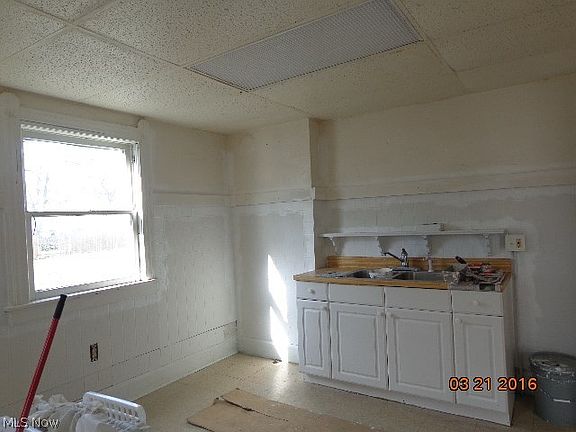 3rd image of 119-121 Neufer Ct