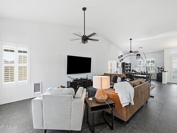 5th image of 221 E APPALOOSA Court