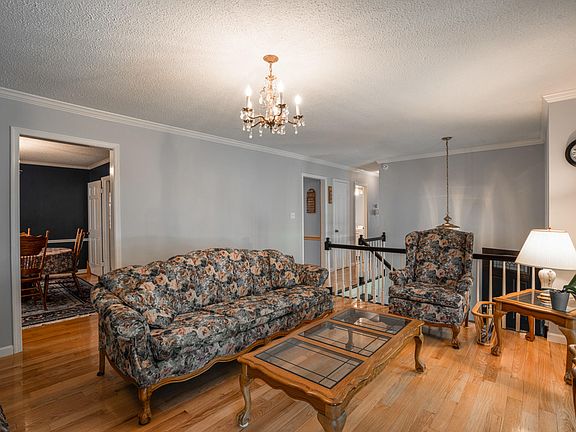 5th image of 1008 E Millbrook Rd