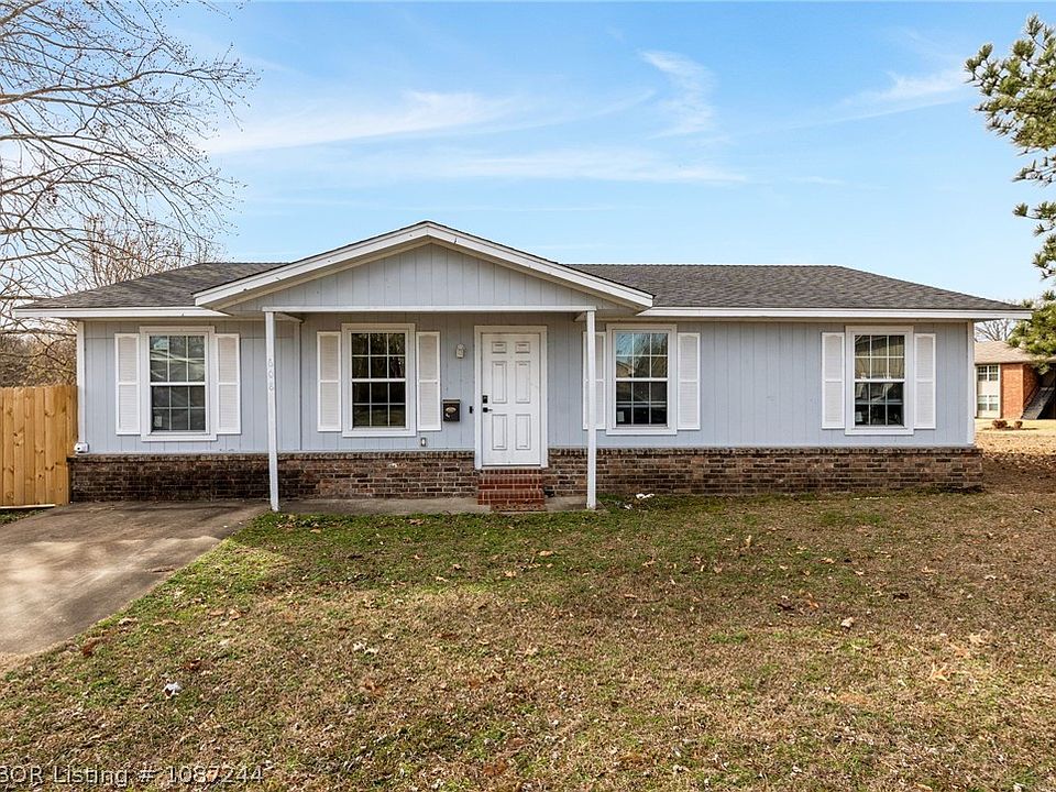 1st image of 608 Varner Dr