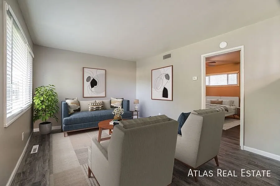 Mountain View Apartment Available for Showings! With Move in Special! — Photo 2