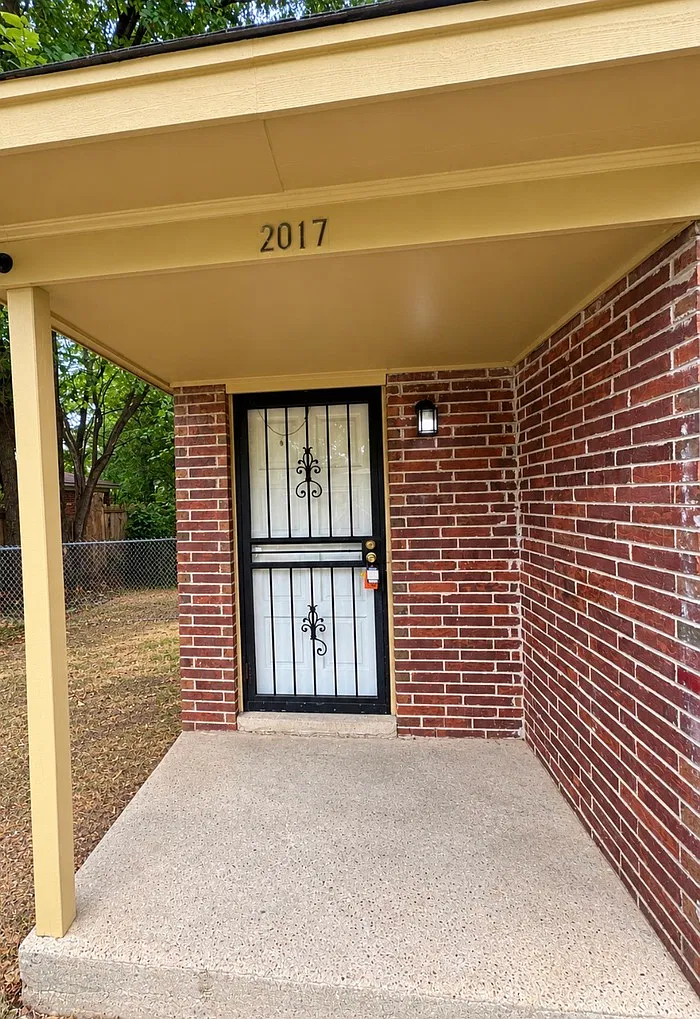 3 bed, 2.0 bath, $1,375 — Photo 1