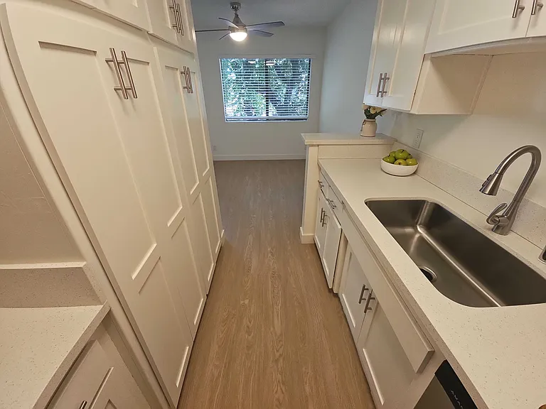 Coldwater Canyon Ave — Photo 34