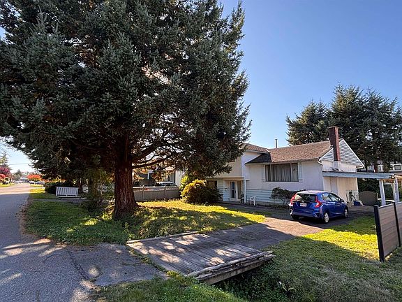 3rd image of 10471 Seaham Cres