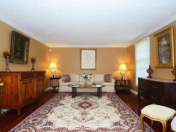 3rd image of 518 Park Ln