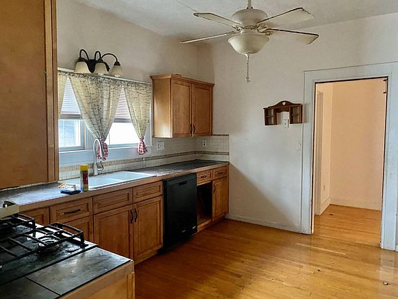 3rd image of 102 Glenwood Ave