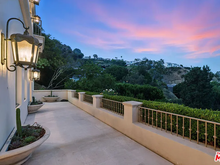 1675 N Woods Dr — Photo 48