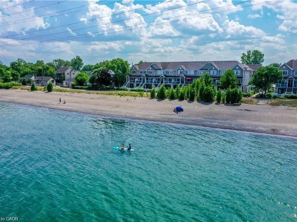 337 Beach Blvd #3, Hamilton, ON L8H 6W4