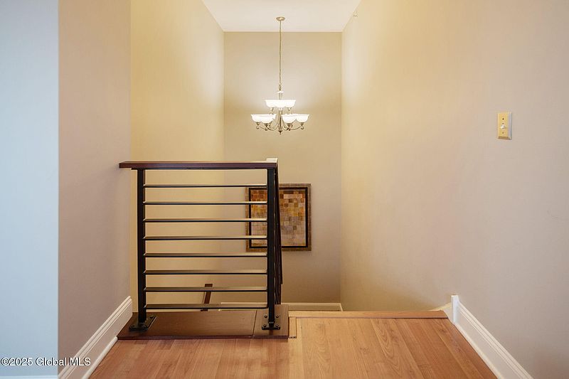 4th image of 805 Vly Pointe Drive