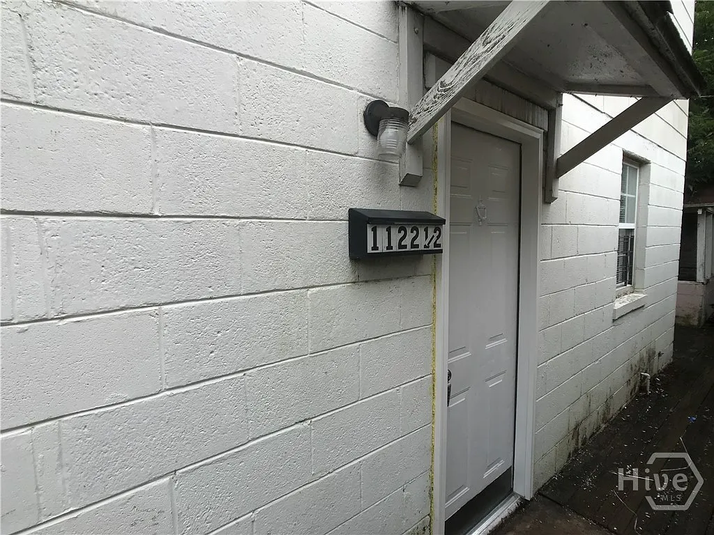 2 bed, 1.0 bath, 2492 sqft, $1,710 — Photo 1