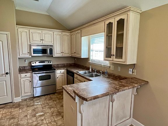 4th image of 2823 Palmetto St