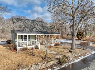 30 Norman St, Waterford, CT 06385