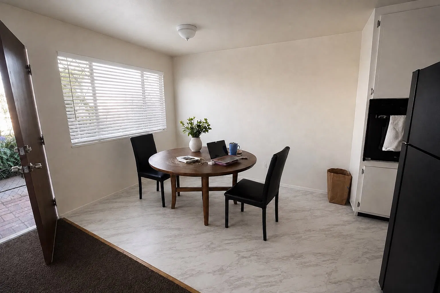 2 bed, 1000 sqft, $2,199 — Photo 2