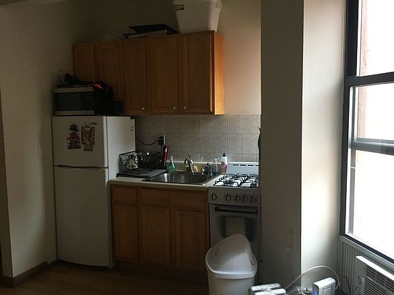 2nd image of 146 E 98th St APT 30