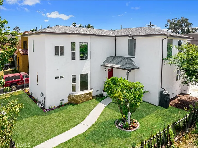 1372 Carmona Ave — Photo 2