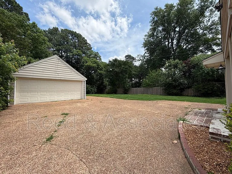 2520 Moore Rd — Photo 2