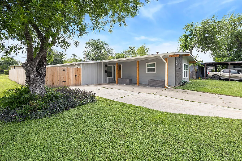 4 bed, 1630 sqft, $1,950 — Photo 1