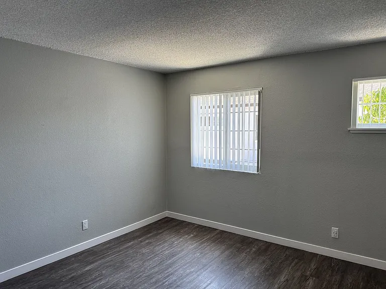 Villa Del Sol Apartments — Photo 194