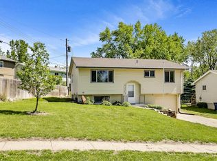 7710 Terry Dr, La Vista, NE 68128